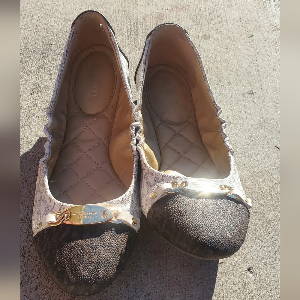 Michael Kors Scrunched Ballet Flats size 7 Like New